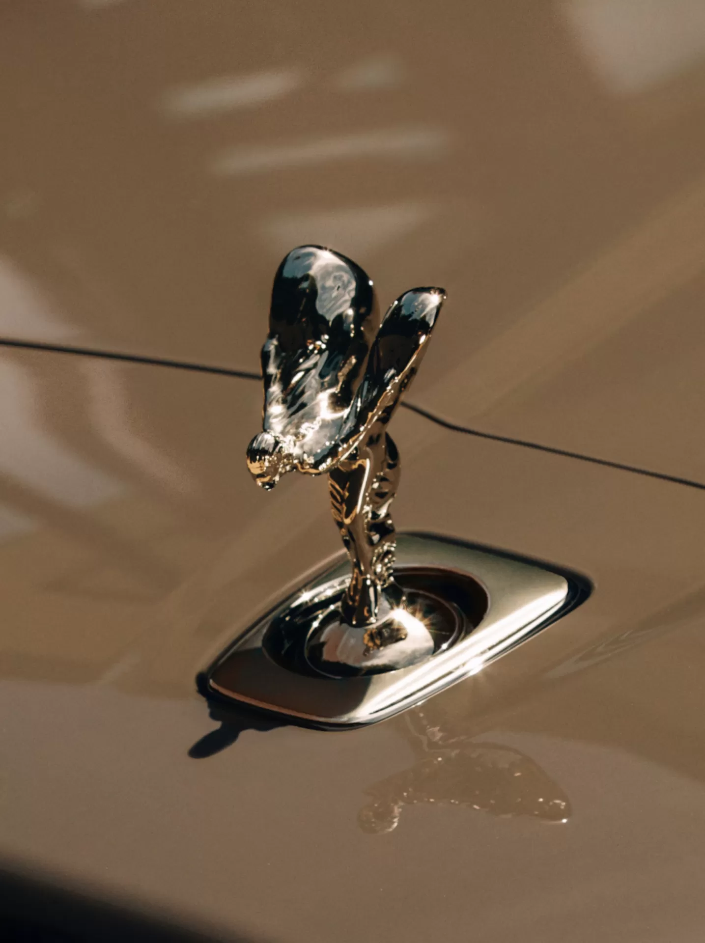 Spirit of Ecstasy on top of Rolls-Royce Cullinan Series II