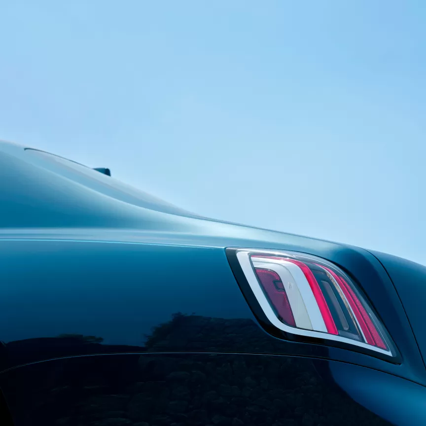 A new expression of advanced power.
A Rolls-Royce that amplifies every experience. 