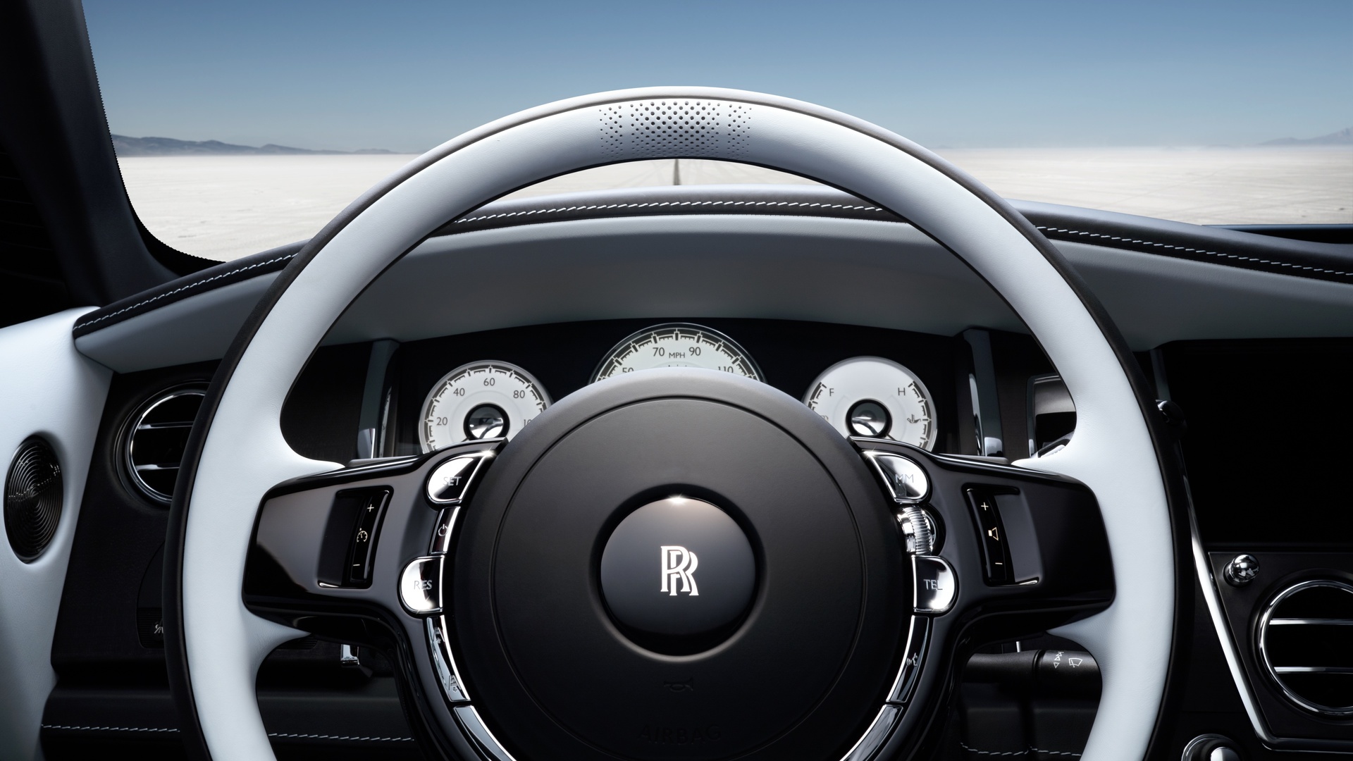 Close up of the Dawn Landspeed steering wheel showing the track line feature