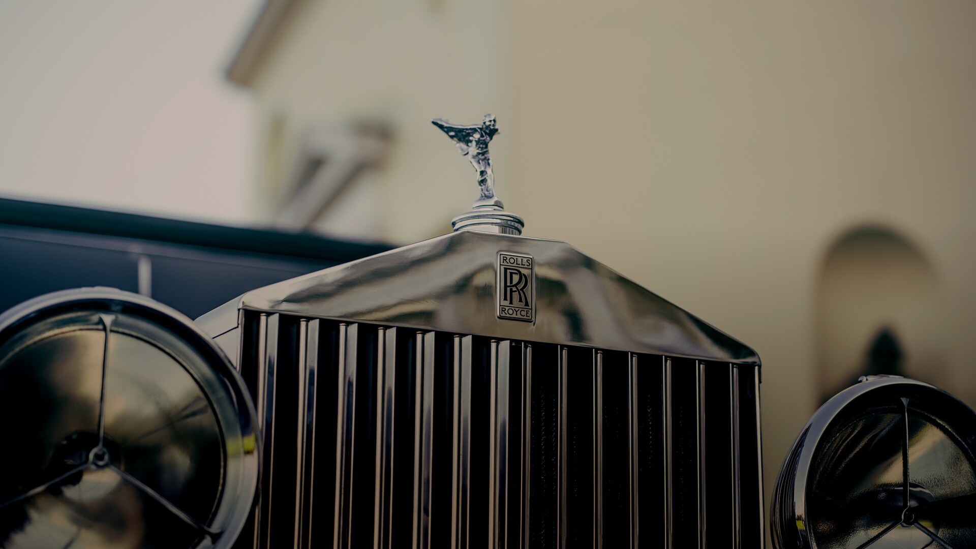 Close up shot of the Phantom grill and a silver Spirit of Ecstasy.