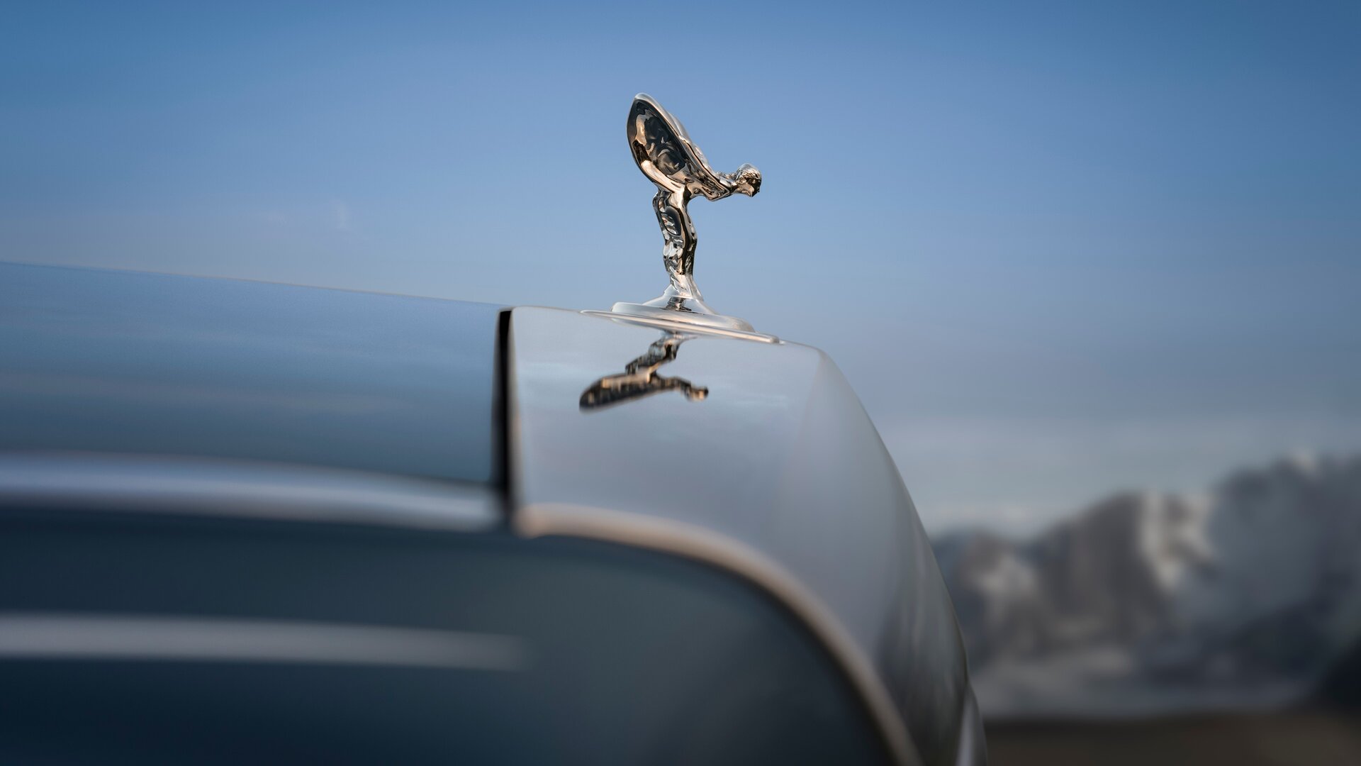side view of the SOE reflected on the Phantom Extended bonnet