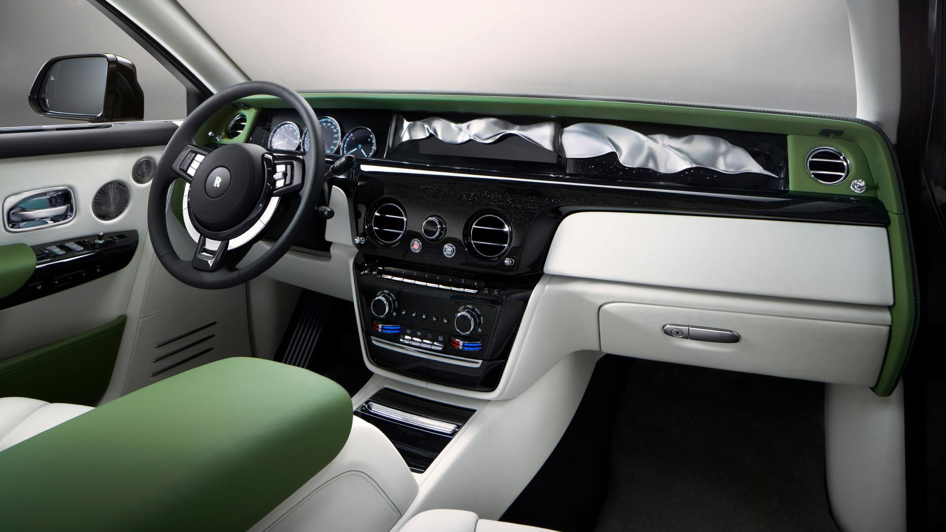 rolls royce phantom extended used Interior view of the front of a Rolls-Royce Phantom Extended