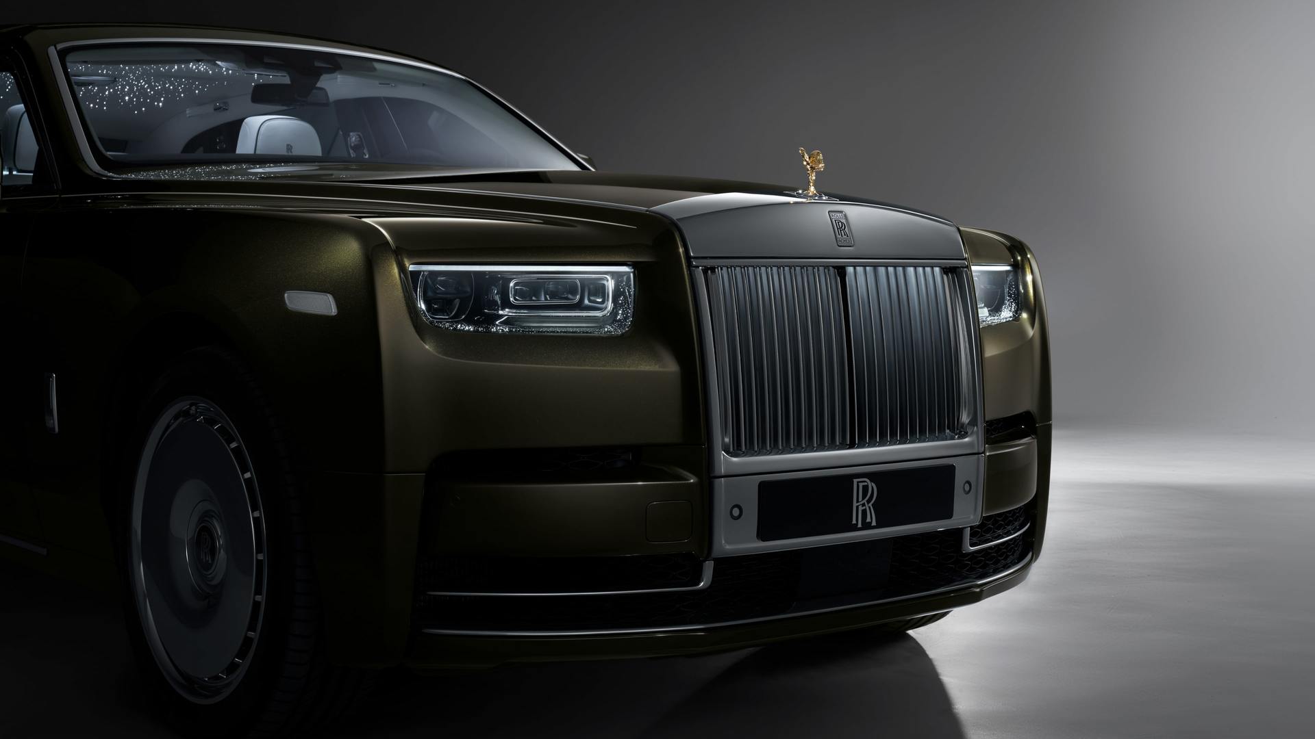 rolls royce phantom extended used The grille of a Rolls-Royce Phantom Extended in the dark