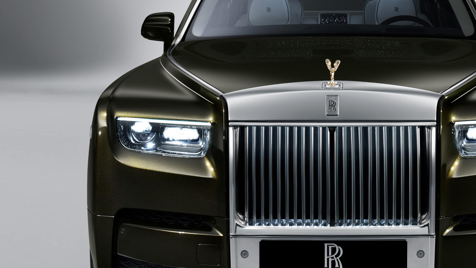 rolls royce phantom extended used Front of a Rolls-Royce Phantom Extended with the lights on