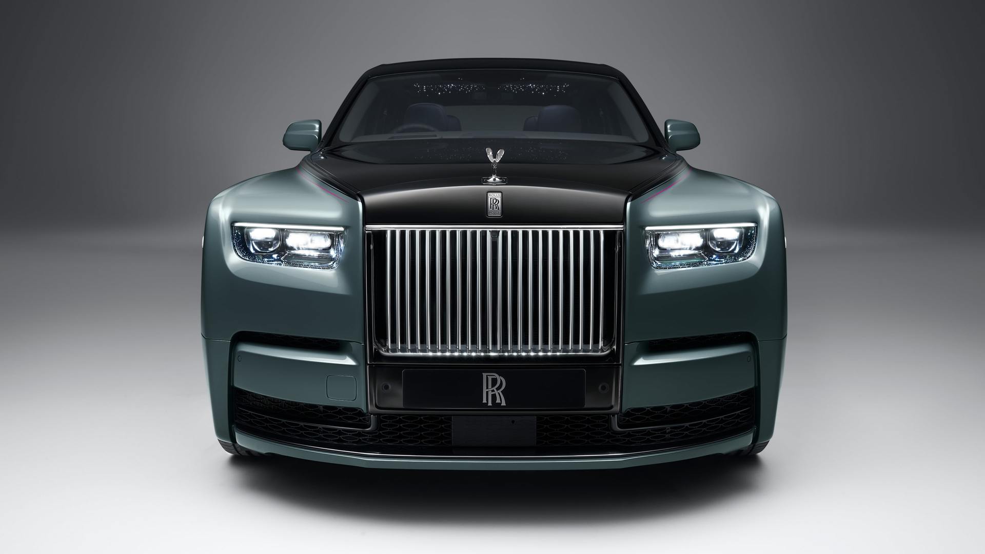 rolls royce phantom salon Front view of a Rolls-Royce Phantom Series II
