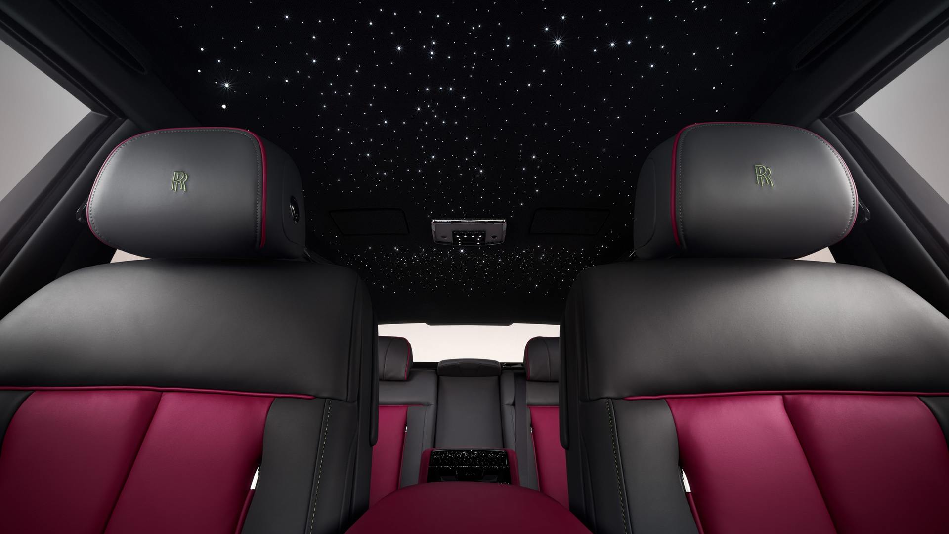 rolls royce phantom salon The front seats of a Rolls-Royce Phantom Series II