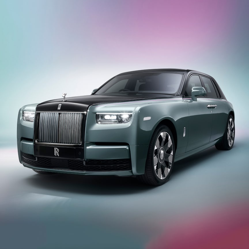 phantom motorino Phantom Series II is a legend like no other. Commanding and authoritative, this iconic masterpiece stands firmly at the apex of luxury.