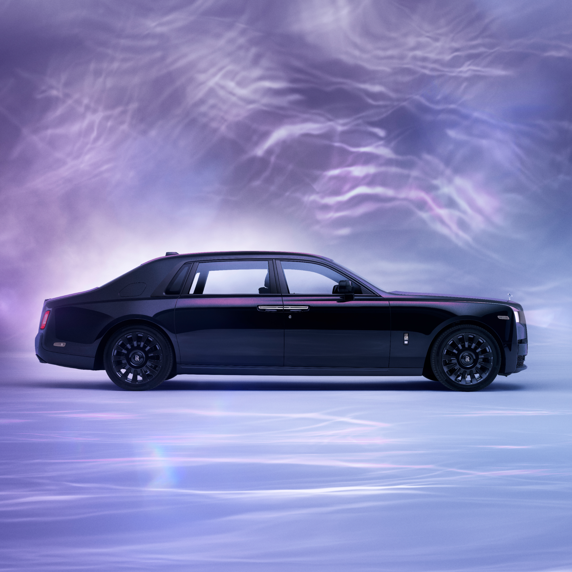 오트 쿠튀르 디자이너 아이리스 반 헤르펜(Iris Van Herpen)과의 협업으로 만들어진 이 단 하나뿐인 비스포크 작품은 자연과 예술 그리고 과학의 자연스러운 공생을 조각적 움직임을 통해 보여주고 있습니다. 