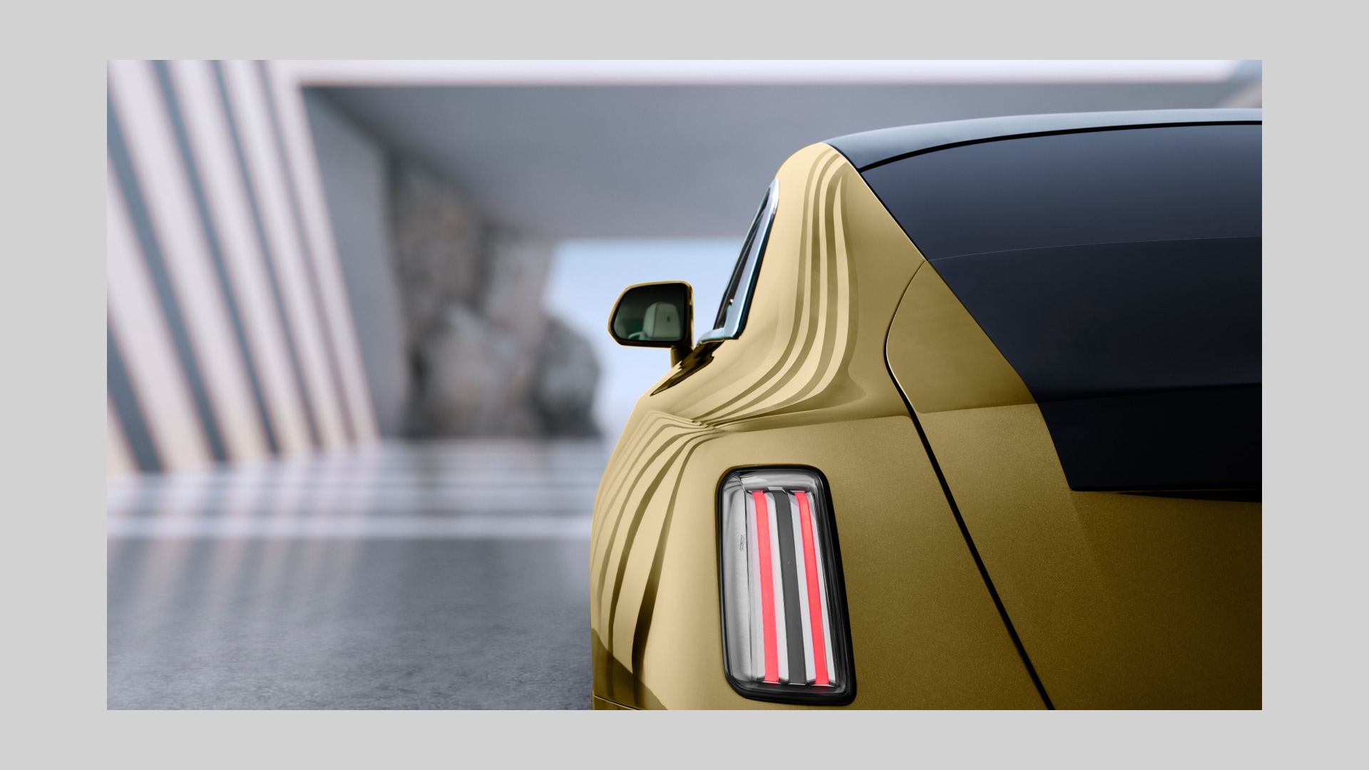 Rear view of Rolls-Royce Spectre
