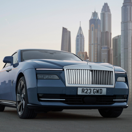 A super coupé that blends precise handling with fastback beauty. 