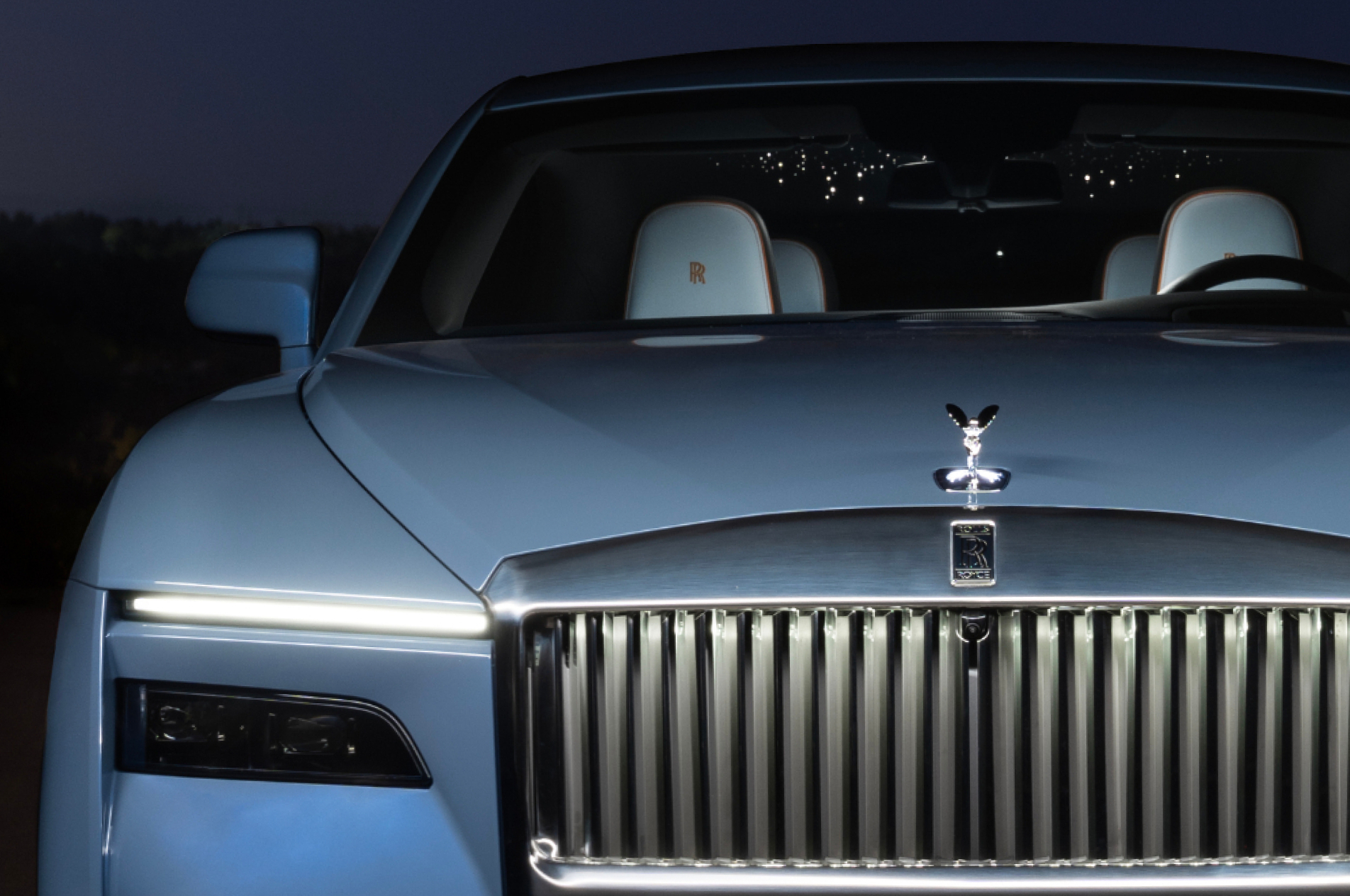 Shot of the front of the Spectre showing the grill and Spirit of Ecstasy.