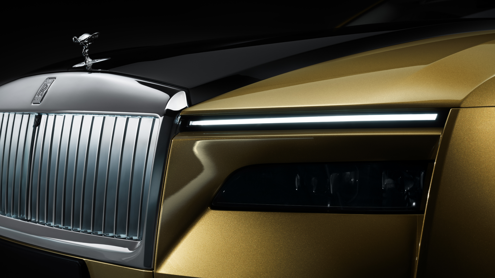 rolls royce spectre kaufen Front headlight of Spectre with Spirit of Ecstasy logo in the frame