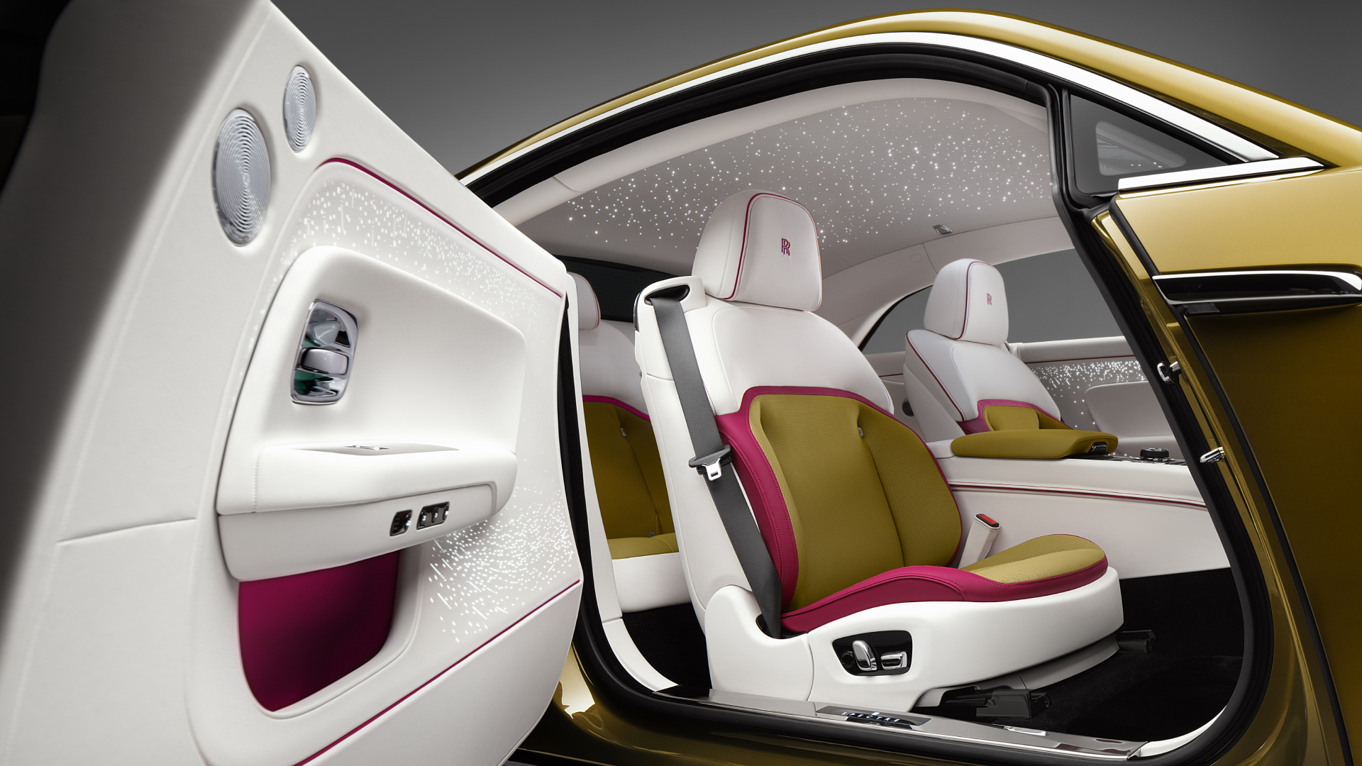 rolls royce spectre kaufen Spectre with front seat cabin doors open