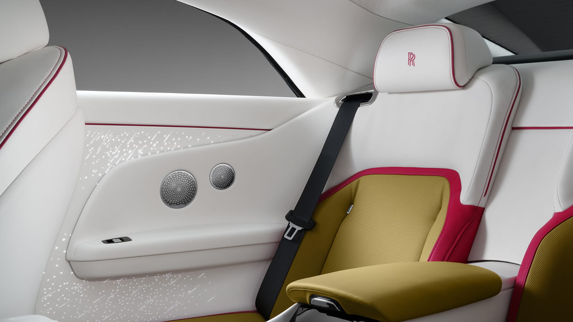rolls royce spectre kaufen Interior of Spectre with a focus on the rear seats