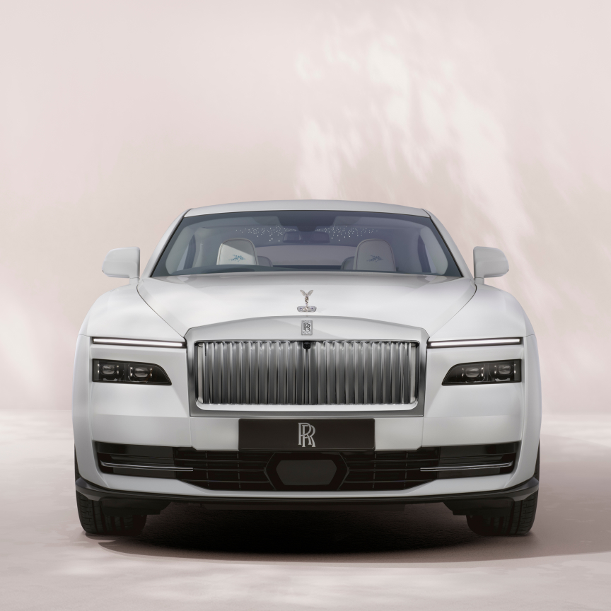 이 비스포크 시리즈는 봄의 덧없는 아름다움을 시대를 초월한 형태로 담고 있습니다.