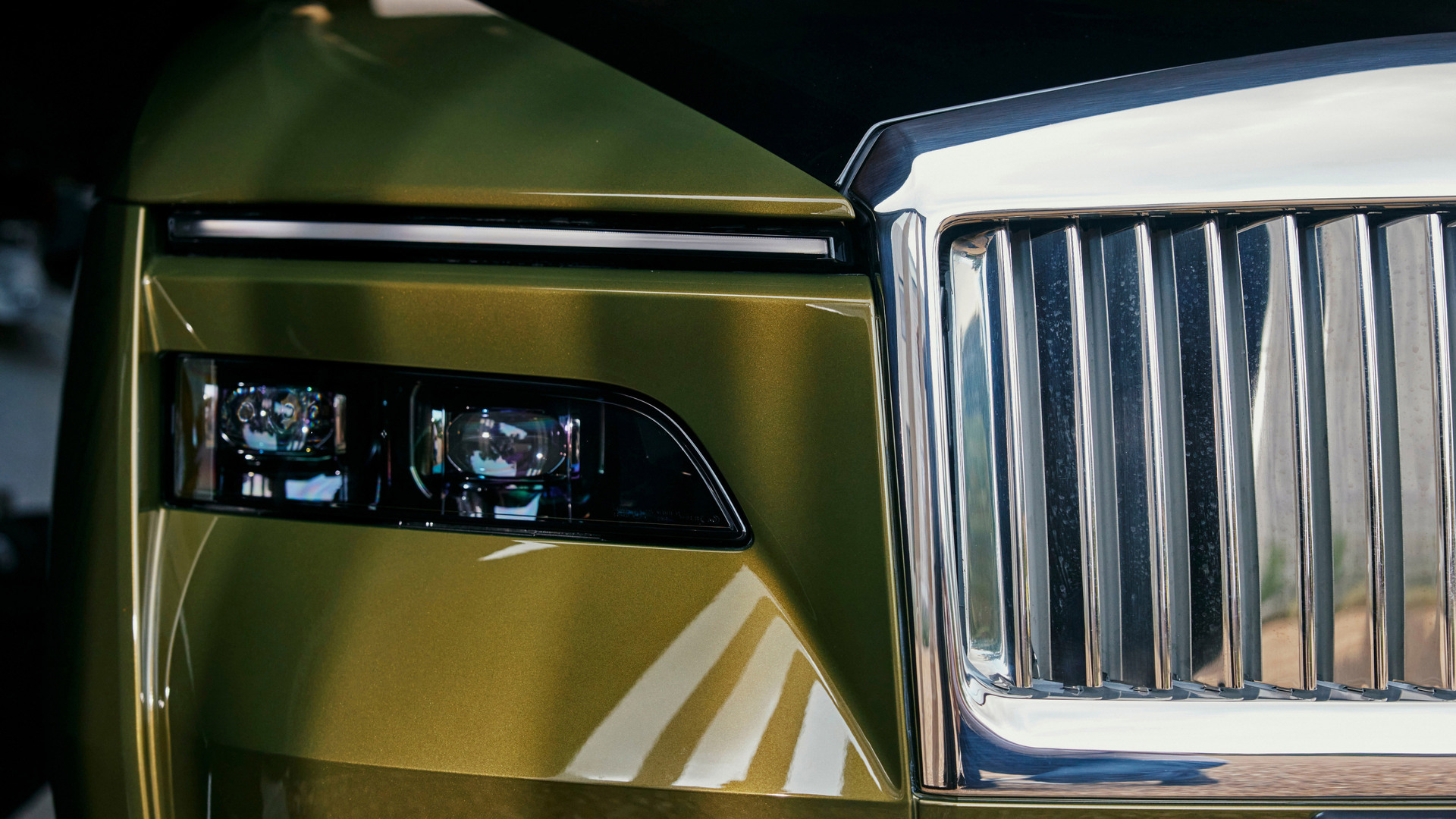 Close up of the front headlight and grille of Spectre
